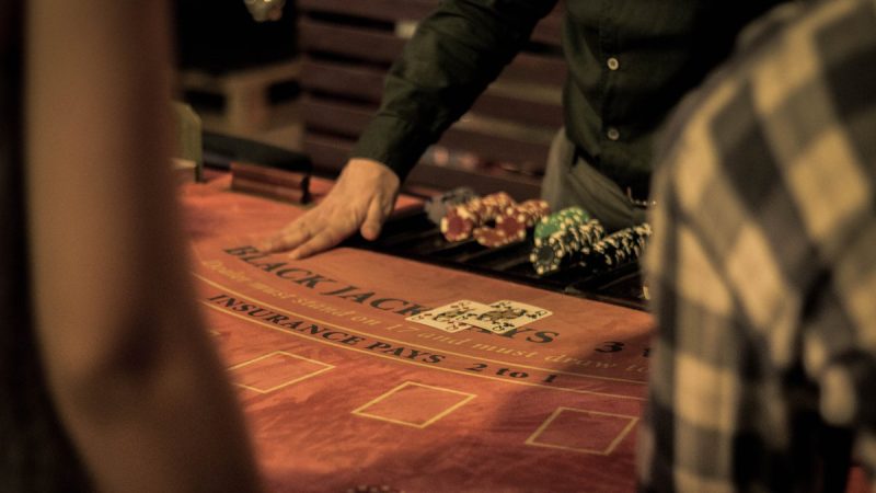 Entdecken Sie die Welt des Live-Dealer-Pokers